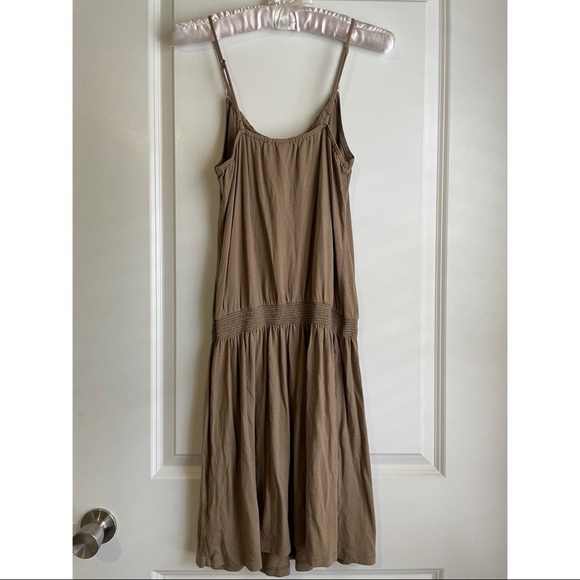 Basic tan dress - Picture 4 of 5